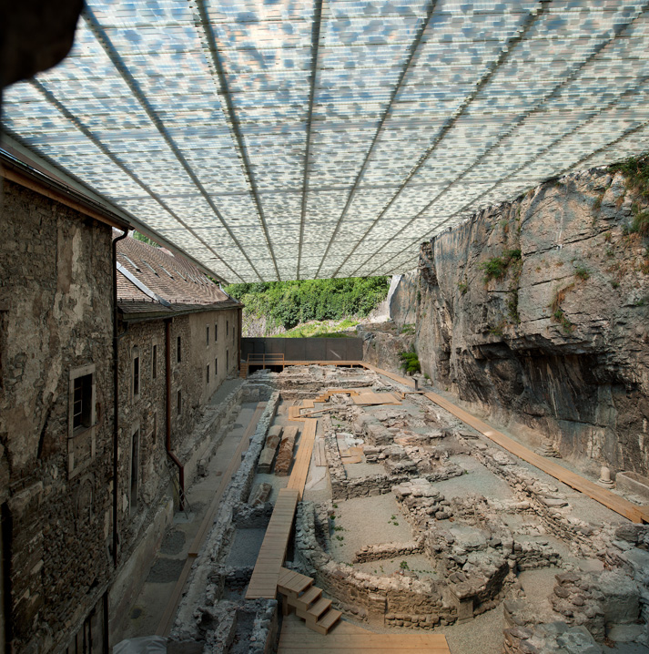couverture des ruines archéologiques de l’abbaye de st-maurice