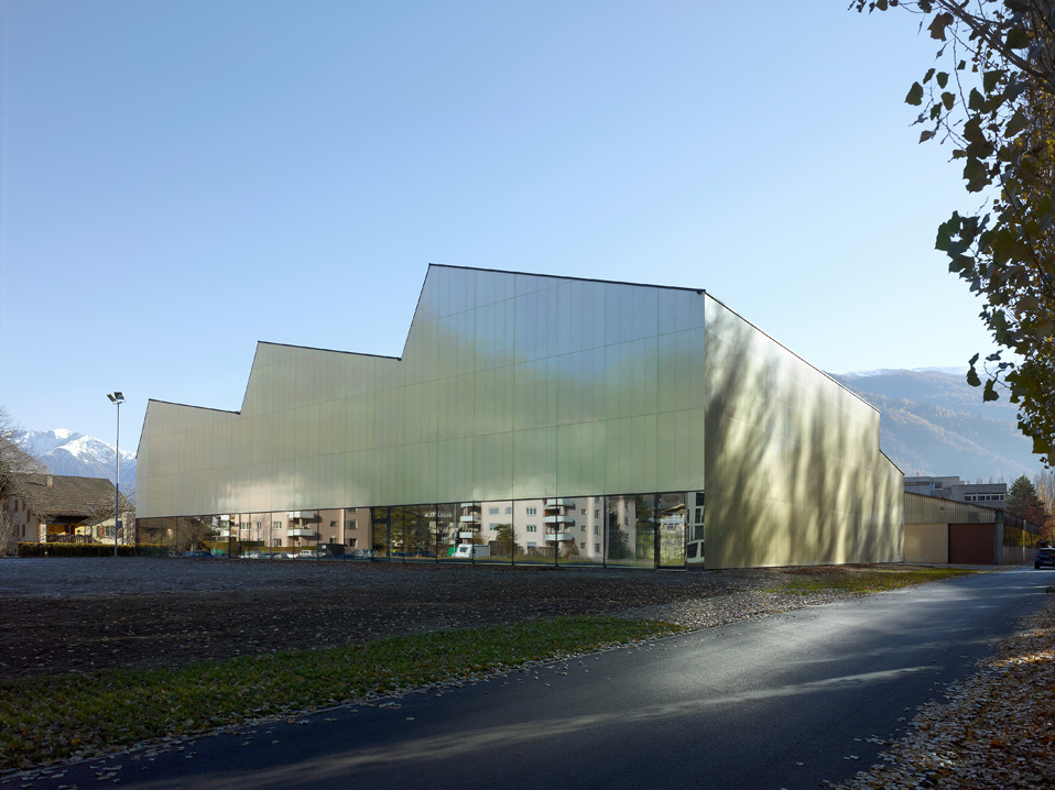 three-in-one sports center, visp