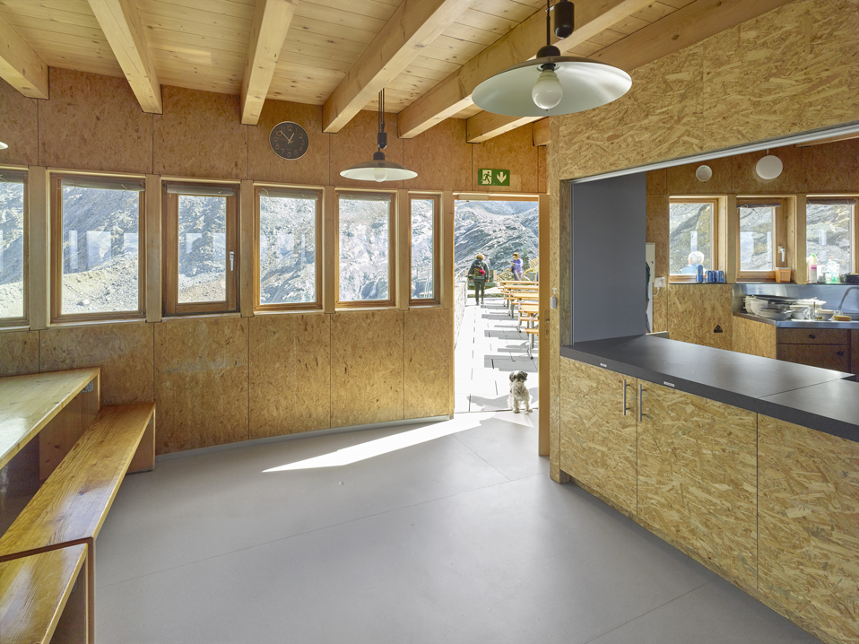 rénovation et agrandissement de la cabane du vélan, val d’entremont
